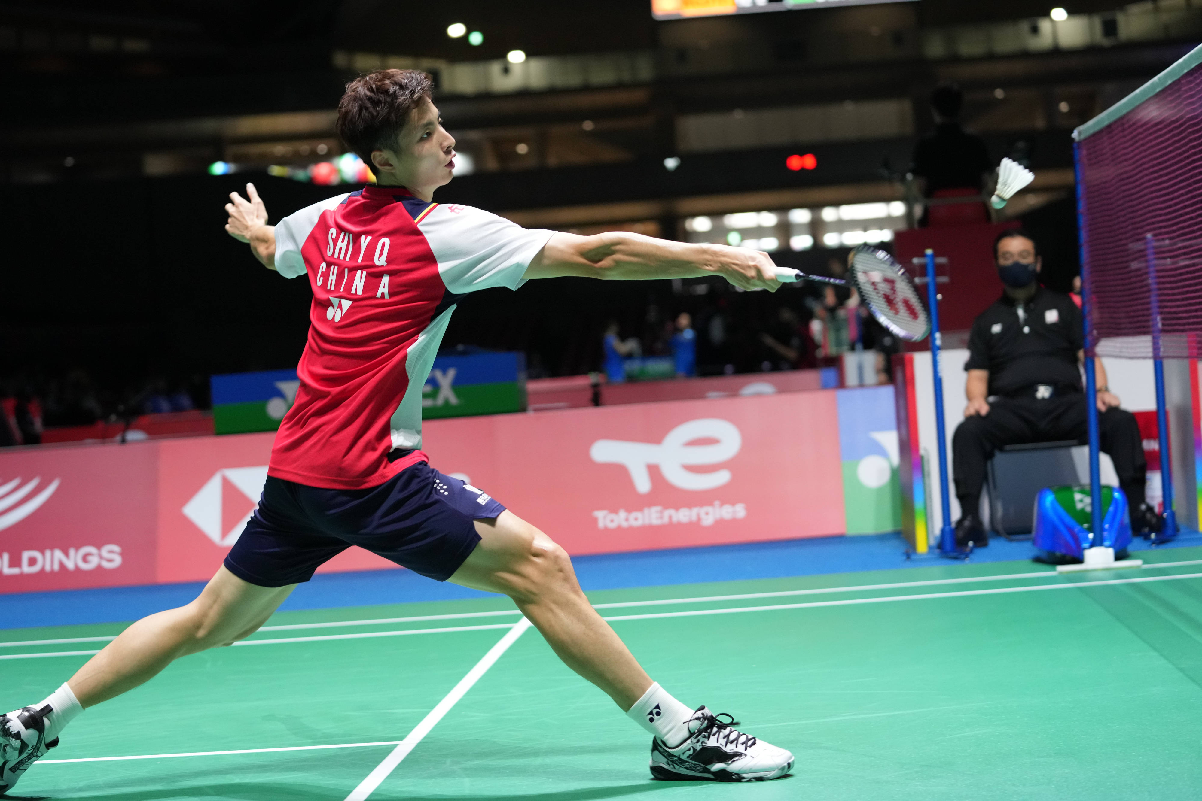 前者看似 前者看似